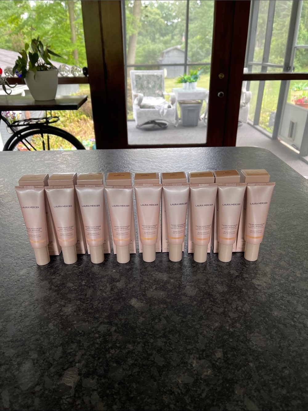 Laura Mercier Tinted Moisturizer Light Revealer Natural Skin Illuminator SPF 25